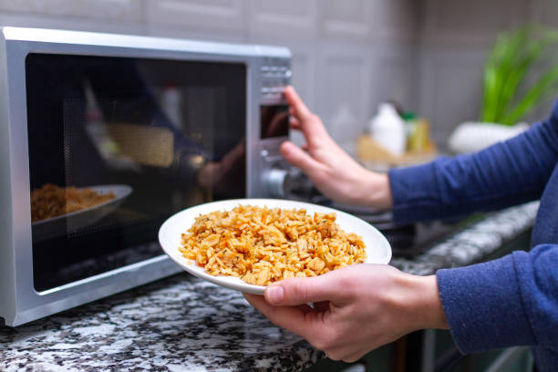 What are the advantages and disadvantages of microwaves?