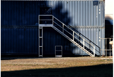 	Smart Ways to Declutter Your Home Without Sacrificing Style