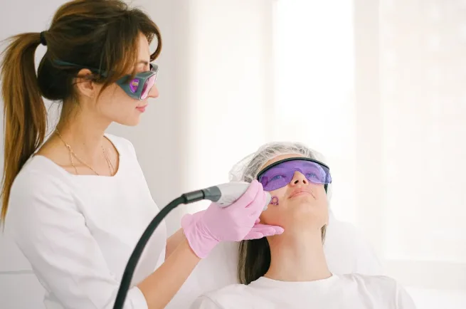 Why Broadband Light Therapy Is Becoming a Go-To for Clearer Skin